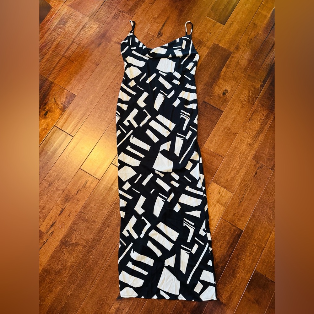 PrettyLittleThing Monochrome Abstract Maxi Dress (low cut back)